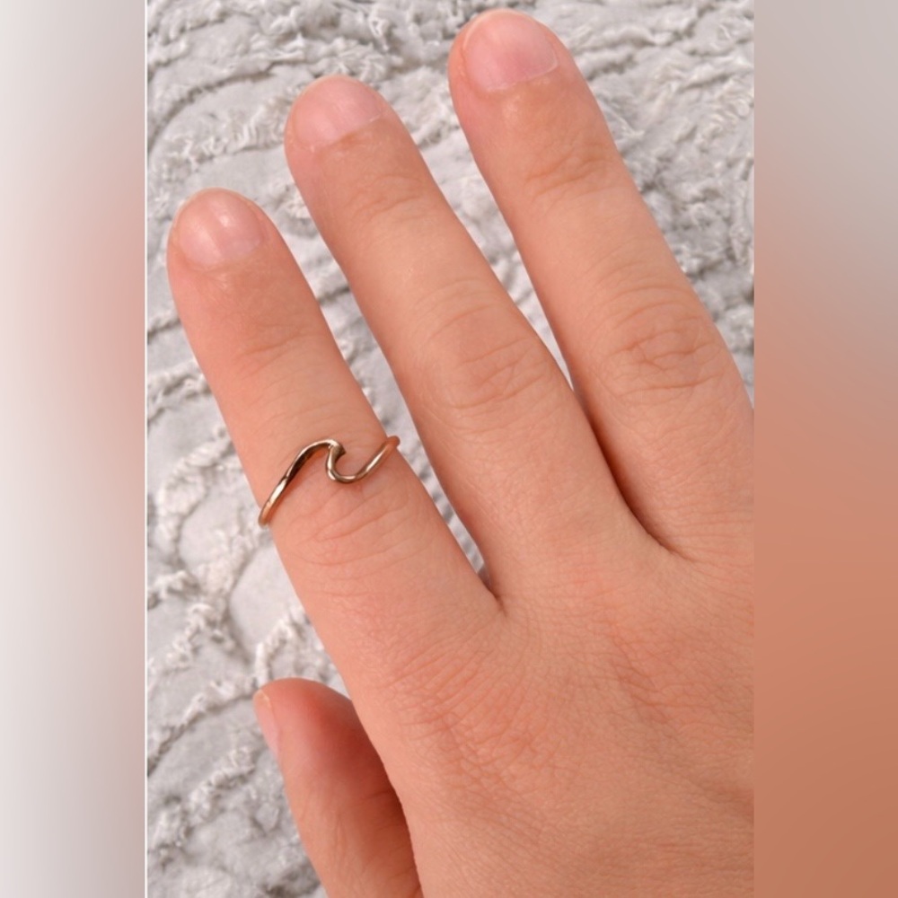 Pura Vida Wave Ring Size 5 Rose Gold Minimalist Stackable - Picture 2 of 4